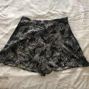 Aritzia Talula Printed Skort (shorts/skirt)